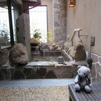 営業時間外、ホテルの人立ち会いで撮影、女性用の露天風呂