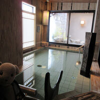  施設の人立ち会いで営業時間外に撮影、女性用内風呂