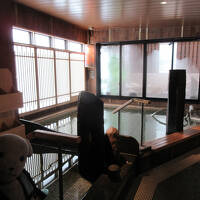 営業時間外、ホテルの人立ち会いで撮影、男性用大浴場