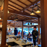 朝食や夕食のレストラン（夕食は別の場所もあった様子）