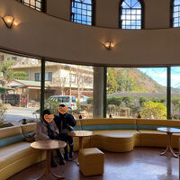 美しいロビー。呼び出さないとフロントスタッフさえいなかったが