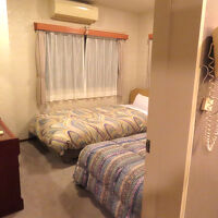 ツインルームの洋室