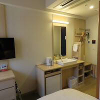 窓際からドア側を撮影