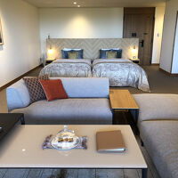 ベッドの先にテラスがあるので、お部屋が広く感じます。