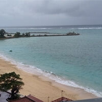 ホテルそばの海岸