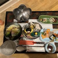 部屋食で頂いた夕食膳