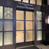 ホテル入口、丸の内南口に有ります