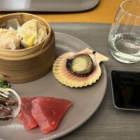 マグロ、カツオ、ヒオウギ貝などの海鮮が美味しかったです。