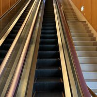 山上館に続くスペースウォーカー。３基のエスカレーターを乗継。