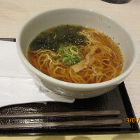 夜食の夜鳴きそばサービス。