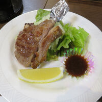 夕食ラムチョップ