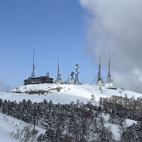 スノーシュー中に振り返って見たホテル