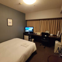 落ち着いた内装。ちょっと暗め