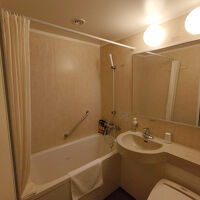 ひと昔前の設備。清潔感は問題なし。