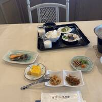 朝食はハーフバイキング。