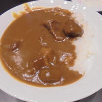 夕食　ビーフカレーも美味しい