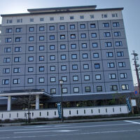 建物の上の方にホテル名が書いてあるのでわかりやすい