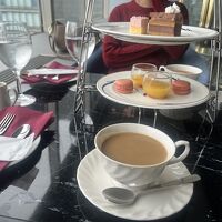 ラウンジでいただくデザートです