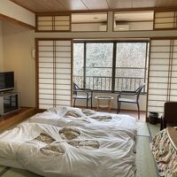 8畳に広縁、ウォシュレットトイレ、洗面つき