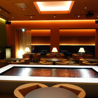 朝一番で訪れたラウンジの光景