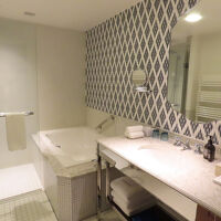 バスルームとトイレは別になっています