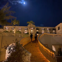 夜のホテル日航アリビラのガーデン