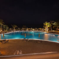 夜の屋外プール