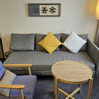 テーブルにソファーも大きく便利です