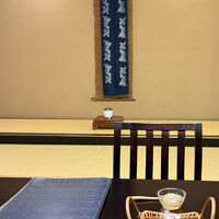 12畳と次の間、掘り炬燵の間からテラスと脱衣所と露天風呂ヘ