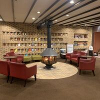 ロビー脇の暖炉