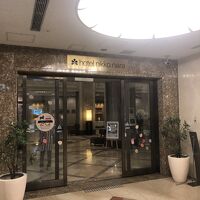 建物３階に入り口があります