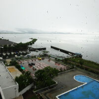 部屋からは琵琶湖ビューでしたが、残念な天気でした…