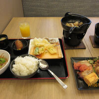 大満足の朝食バイキング、山形の米も超美味。