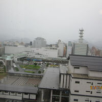 部屋から山形駅を臨む。