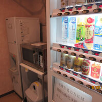 自販機・レンジ・製氷機。
