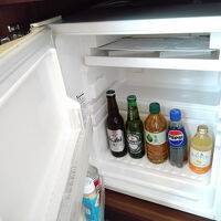 クラブルームなので、有料のドリンク類が入っていました