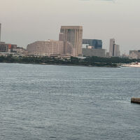 手前がヒルトン、奥がニッコー