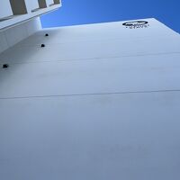 ６階建のコンクリートのホテル