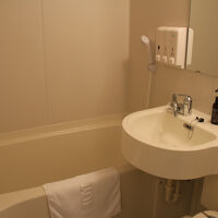 バスルームはコンパクトです