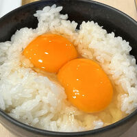 朝食の比内地鶏生卵