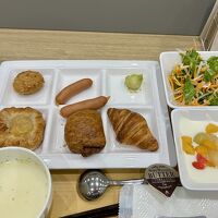 和食の方が充実してるけど、今回はパン中心