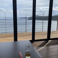 ラウンジのお酒とおつまみ(飲みかけで失礼します)