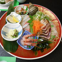 初日のさしみ盛り合わせ