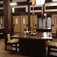 夕食は古民家を改装した食事処で