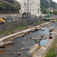 ホテルの前の玉湯川