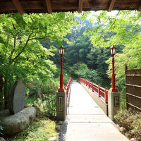 周囲は狭い道が多いので、クルマで行く際は気をつけて！