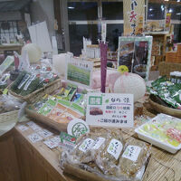 沢山の土産品が販売されています