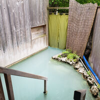 女性用内湯より露天風呂へのアクセス