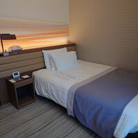 シングルベッドと思いきやセミダブルベッド？