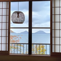 客室から支笏湖が見える